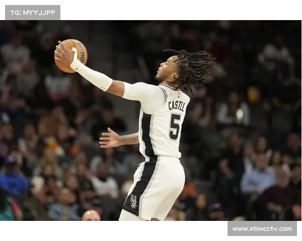 文班亚马在卡斯尔训练营膝盖轻微碰撞暂无大碍球队安心备战新赛季